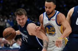 开云体育在线-独行侠险胜灰熊，东契奇再献绝杀