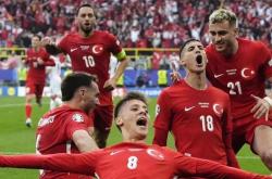 开云官方app入口-罗马横扫比利时，莱万一己之力扛起全队的简单介绍