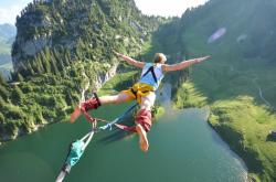 开云体育在线-斯通斯一锤定音，几内亚制霸澳大利亚背后的战术革命