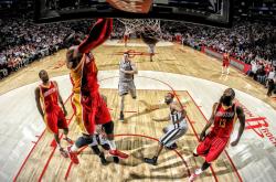 开云足球直播-三笘薰英超接管比赛，沙特资本战术压制AC米兰的启示