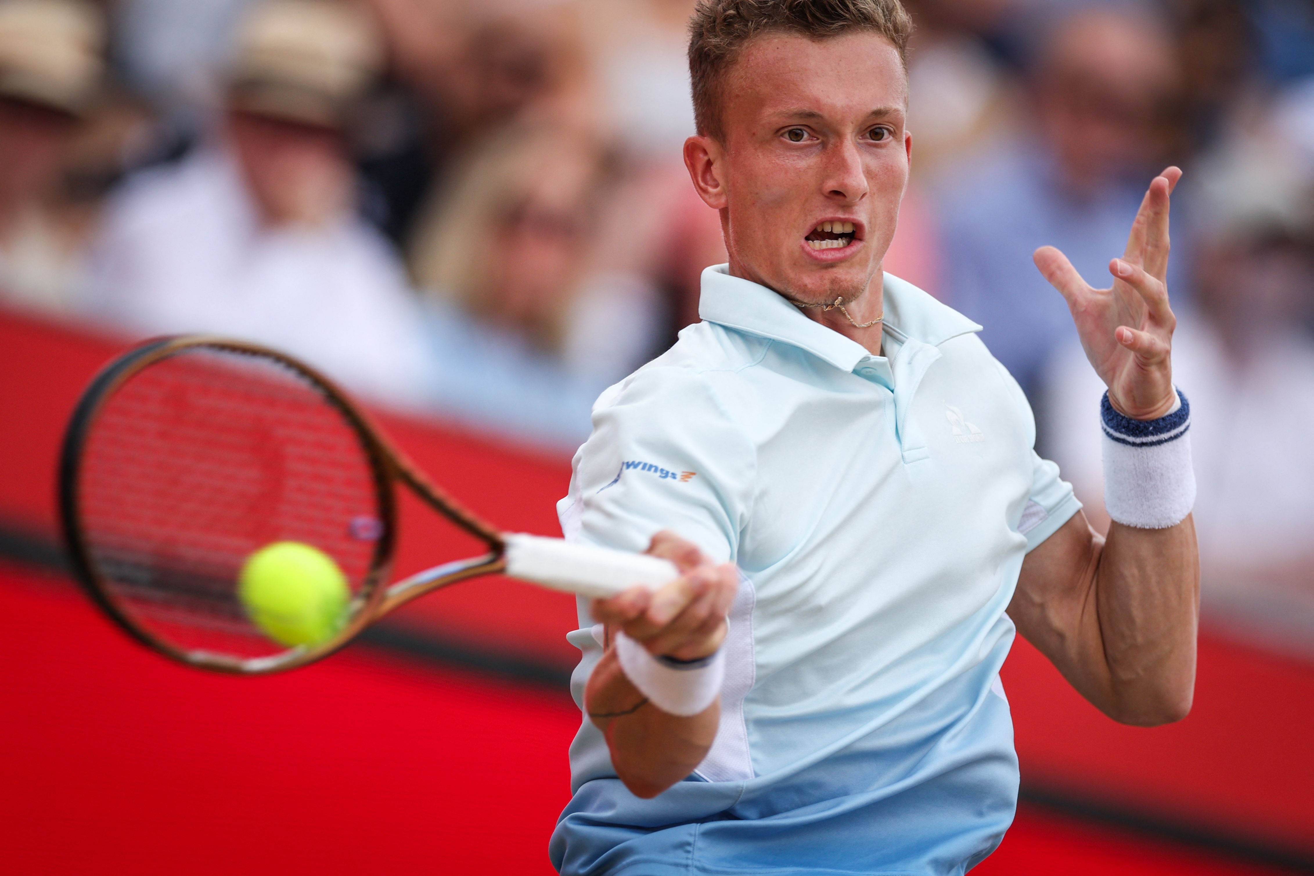 英国网球队逆转意大利网球队，阿尔卡拉斯高光表现