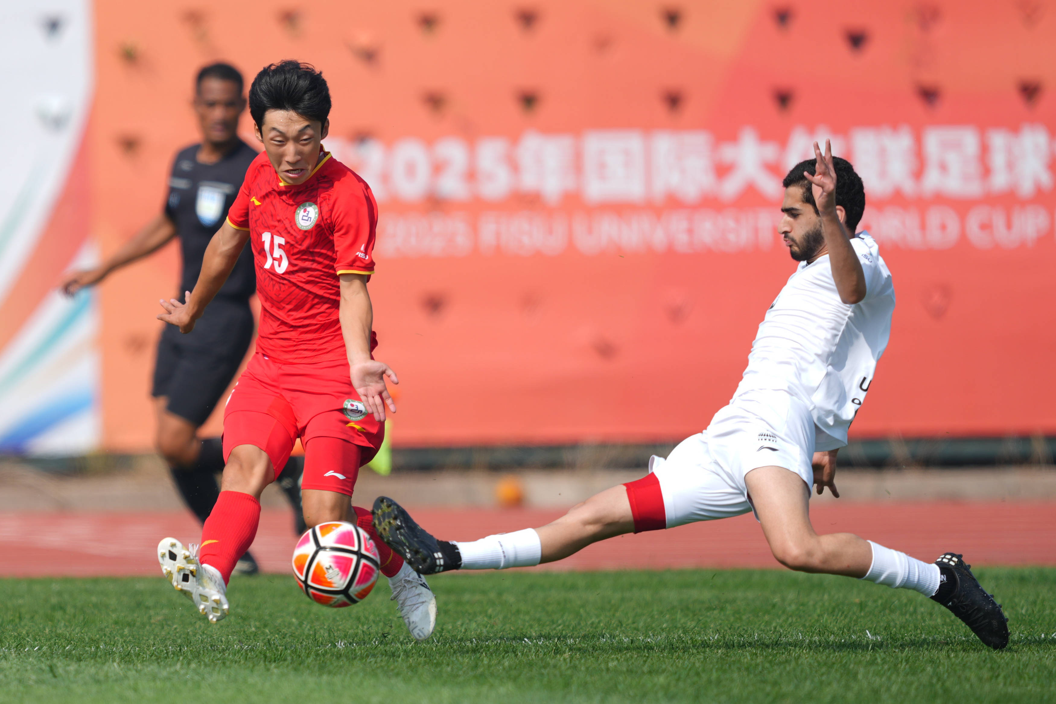 国际级足球强队将在球场上一决胜负的简单介绍