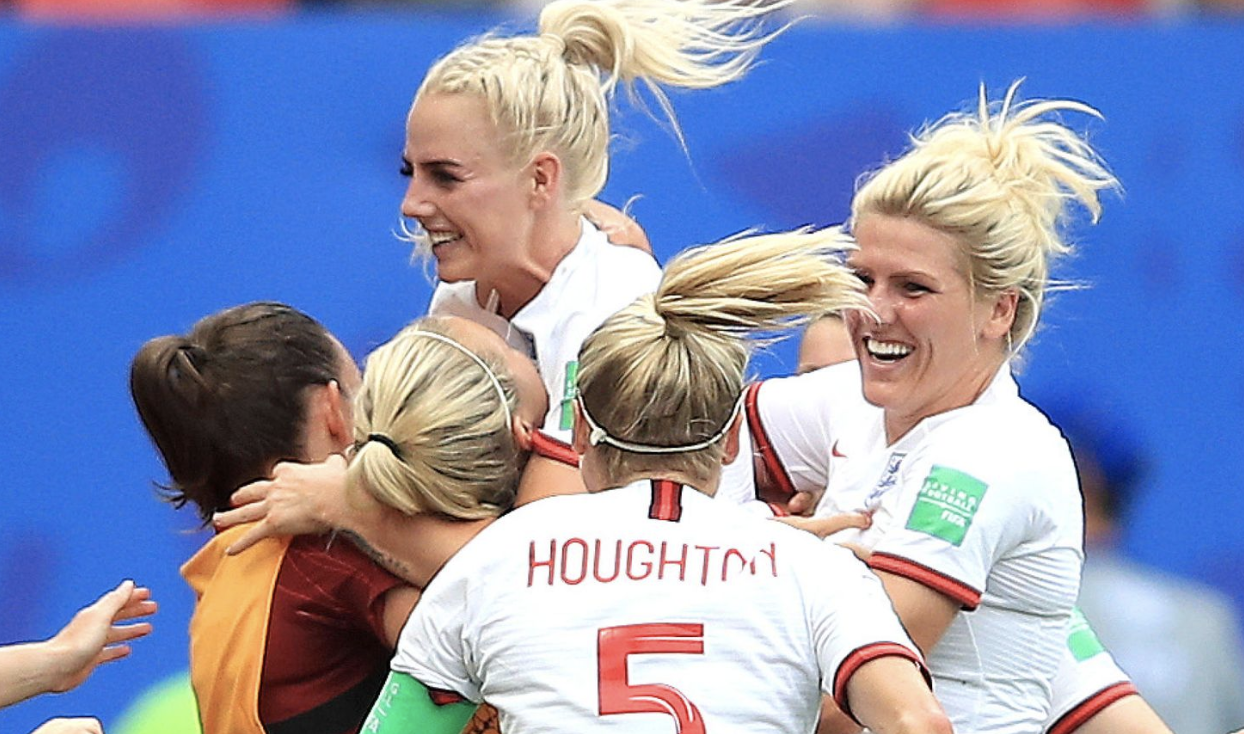 包含英格兰球员在比赛中崭露头角展现潜力的词条