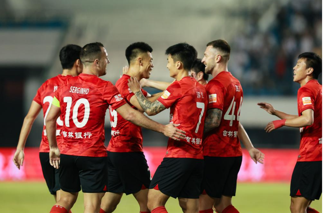 关于战术调整取得成效，球员合作更加默契斗志昂扬的信息