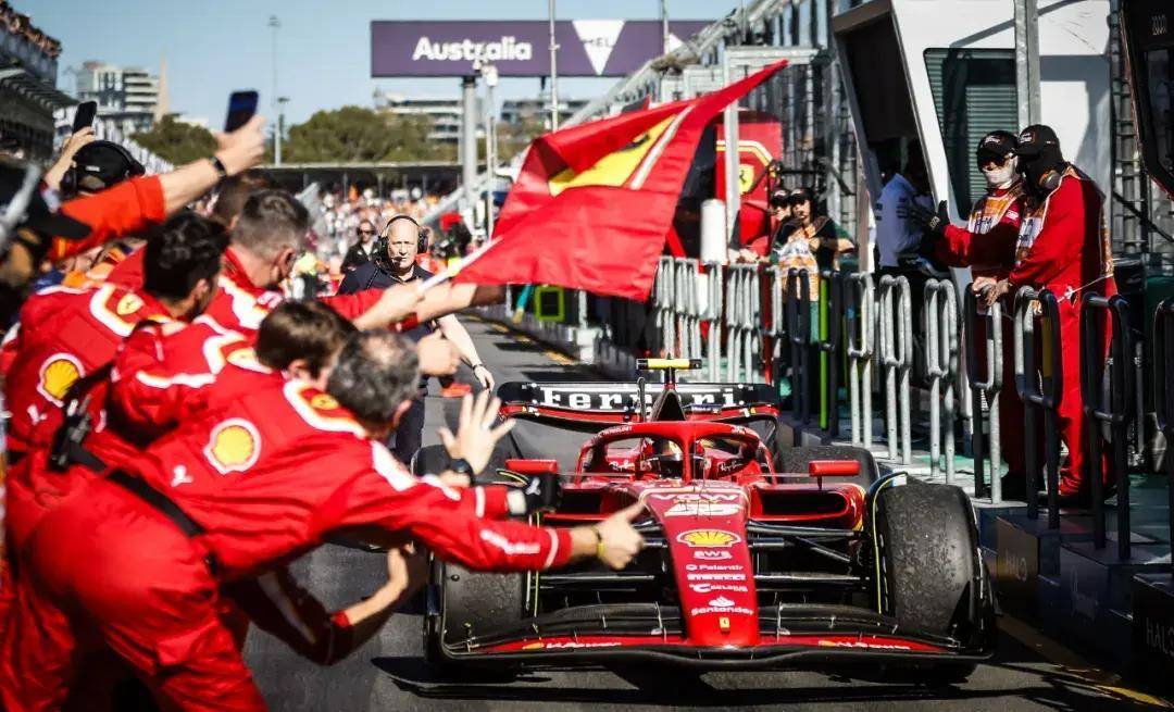 法拉利鏖战阿斯顿马丁，塞恩斯统治全场的简单介绍