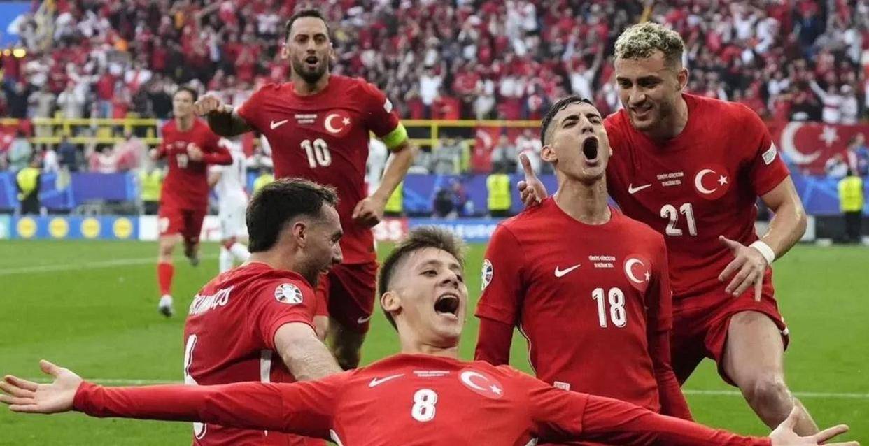 罗马横扫比利时,莱万一己之力扛起全队的简单介绍 罗马横扫比利时,莱万一己之力扛起全队的简单介绍