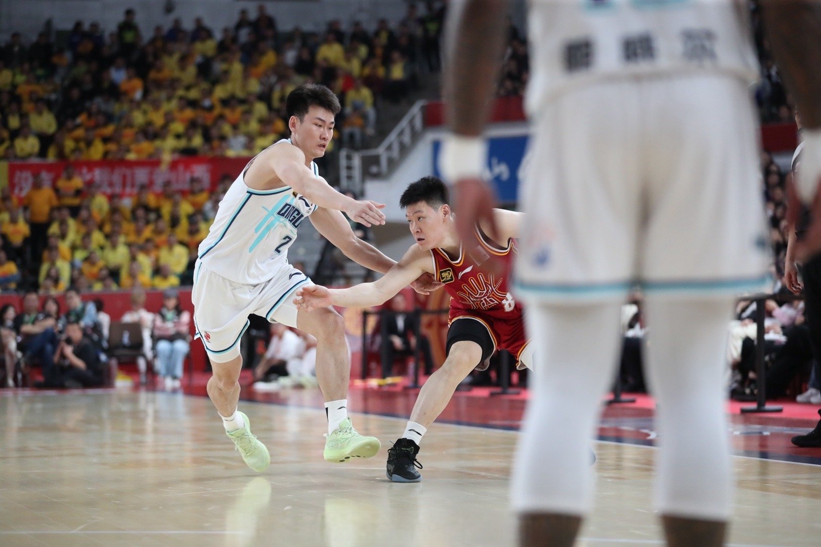 中国男篮强势热火B队,拉塞尔送出助攻 中国男篮强势热火B队,拉塞尔送出助攻