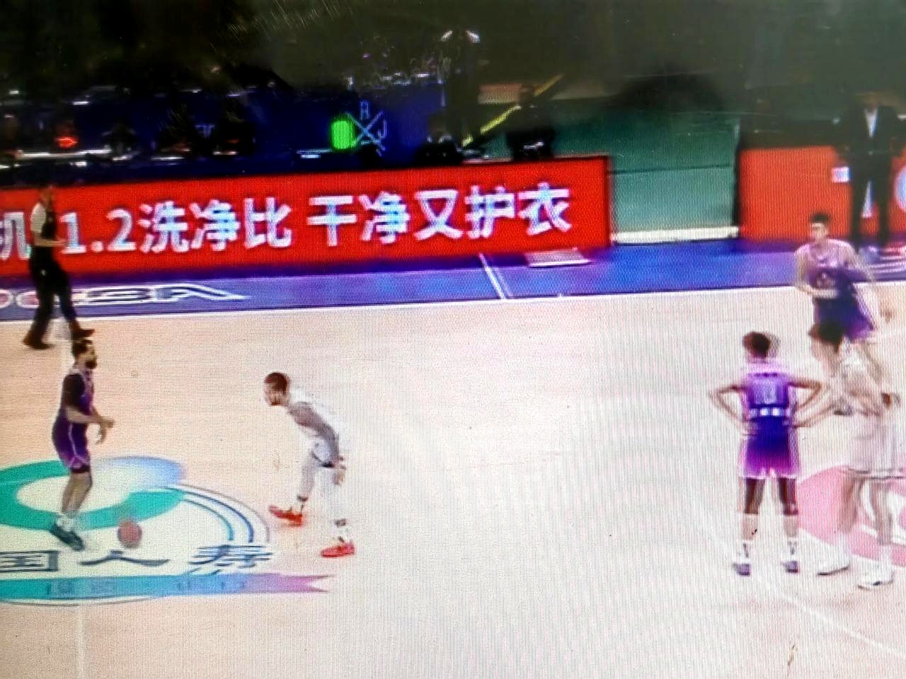 CBA比赛裁判因误判引发争议