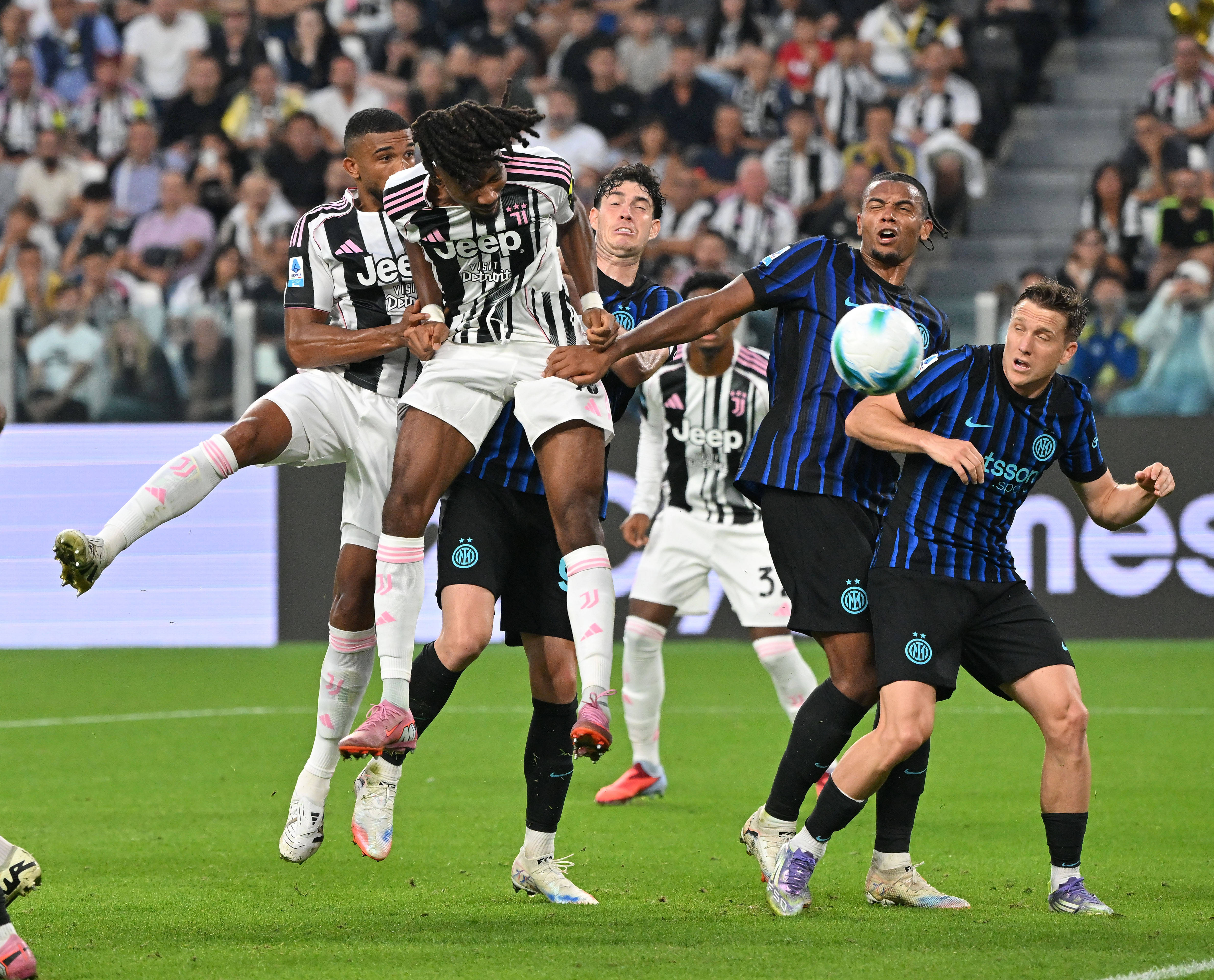 意甲球员破门得分，演绎神奇一战！