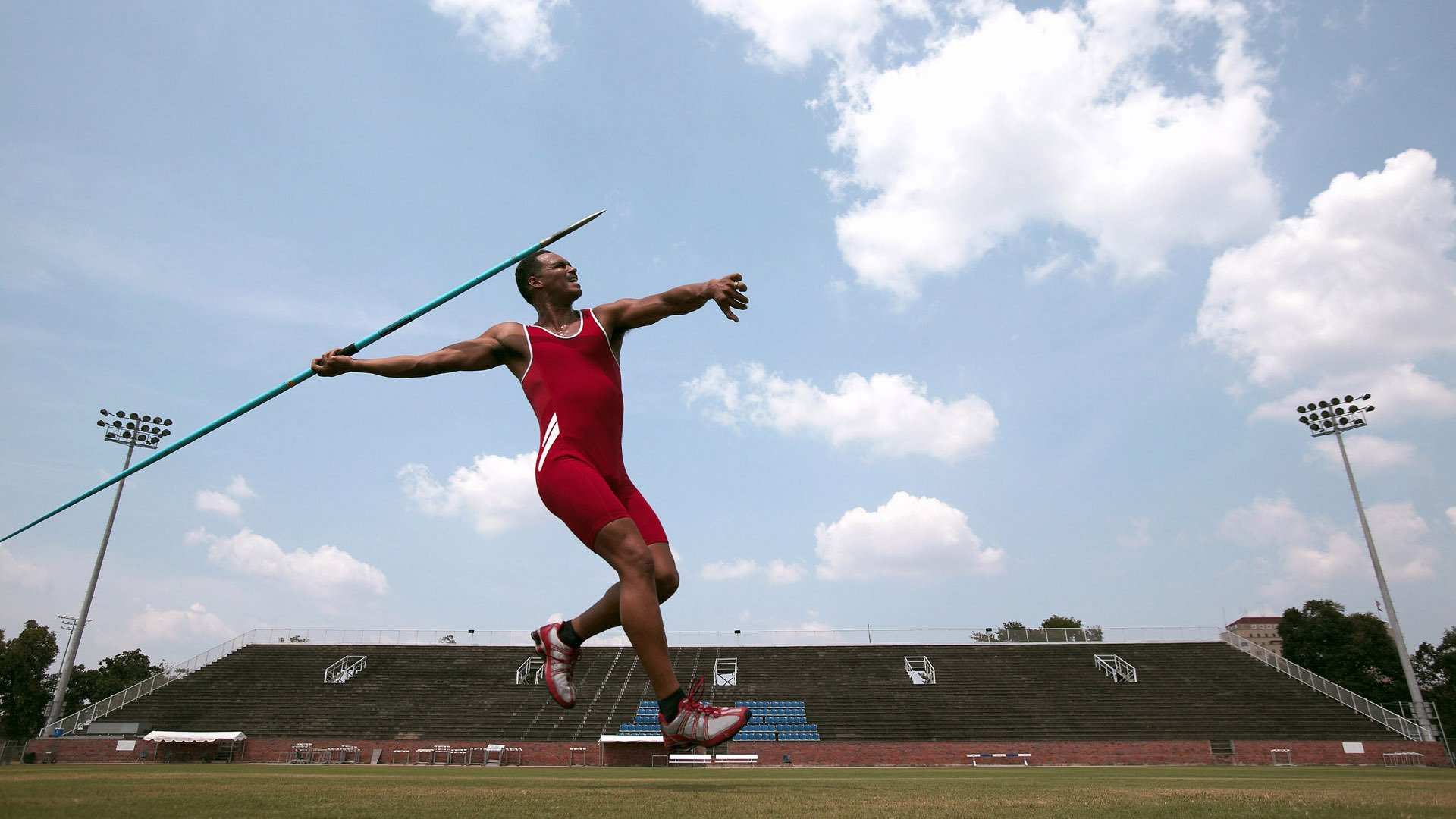 金玟哉一夫当关，里昂巅峰对决险胜尼日利亚